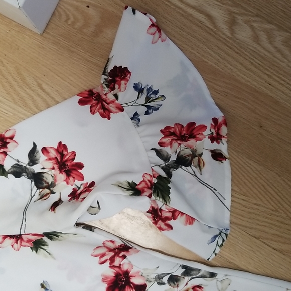 Bell sleeve tunic top - Picture 3 of 3